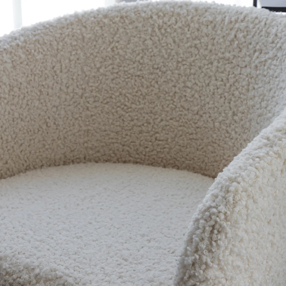 Beige teddy fauteuil zwarte poten - Lavis Fluffy