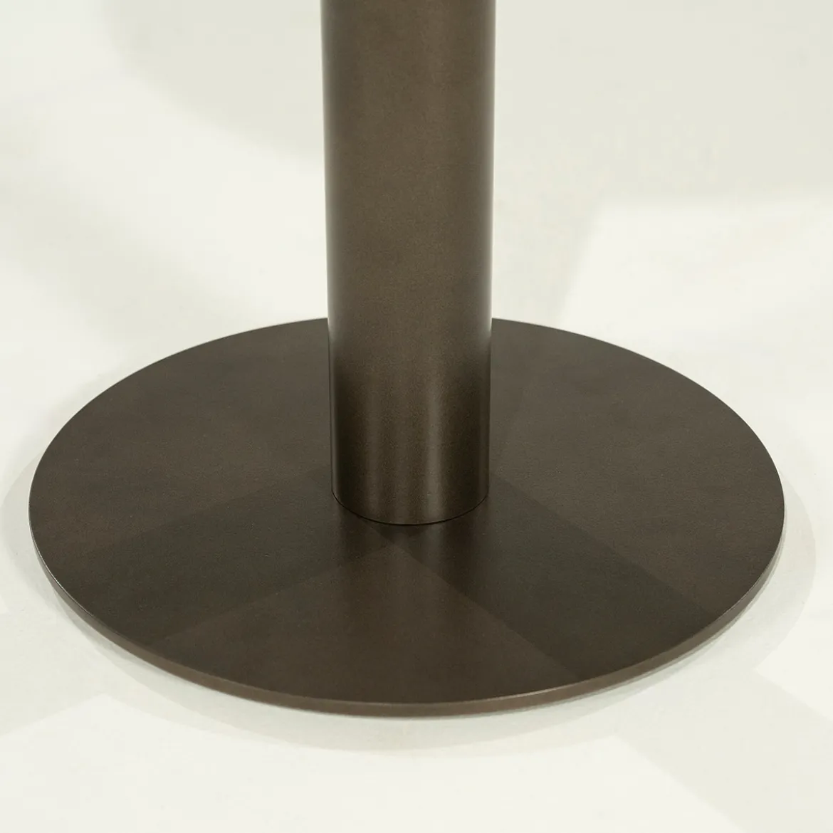 Brons potige salontafel rond - Eleonora Esila