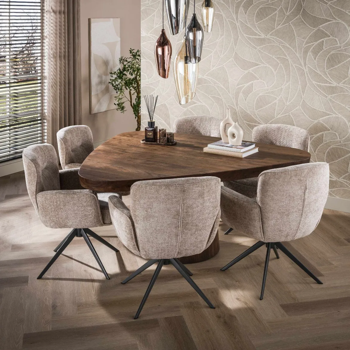 Driehoekige eettafel acaciahout - Giani Arcadia