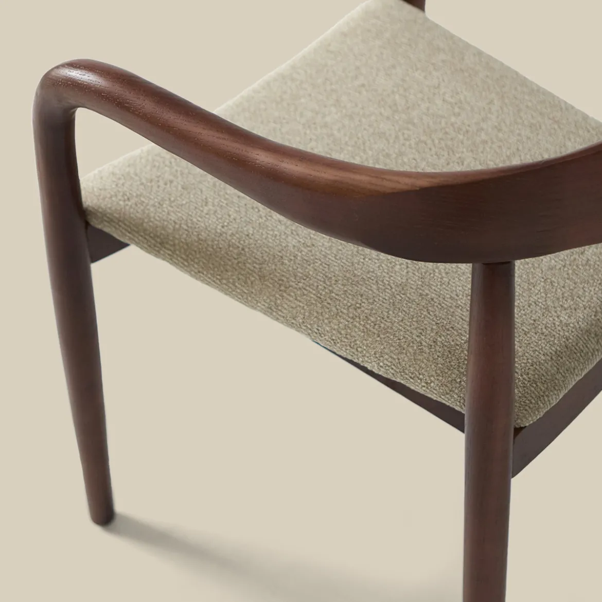 Eetkamerstoel walnoot hout met beige zitting - Bodio Sari