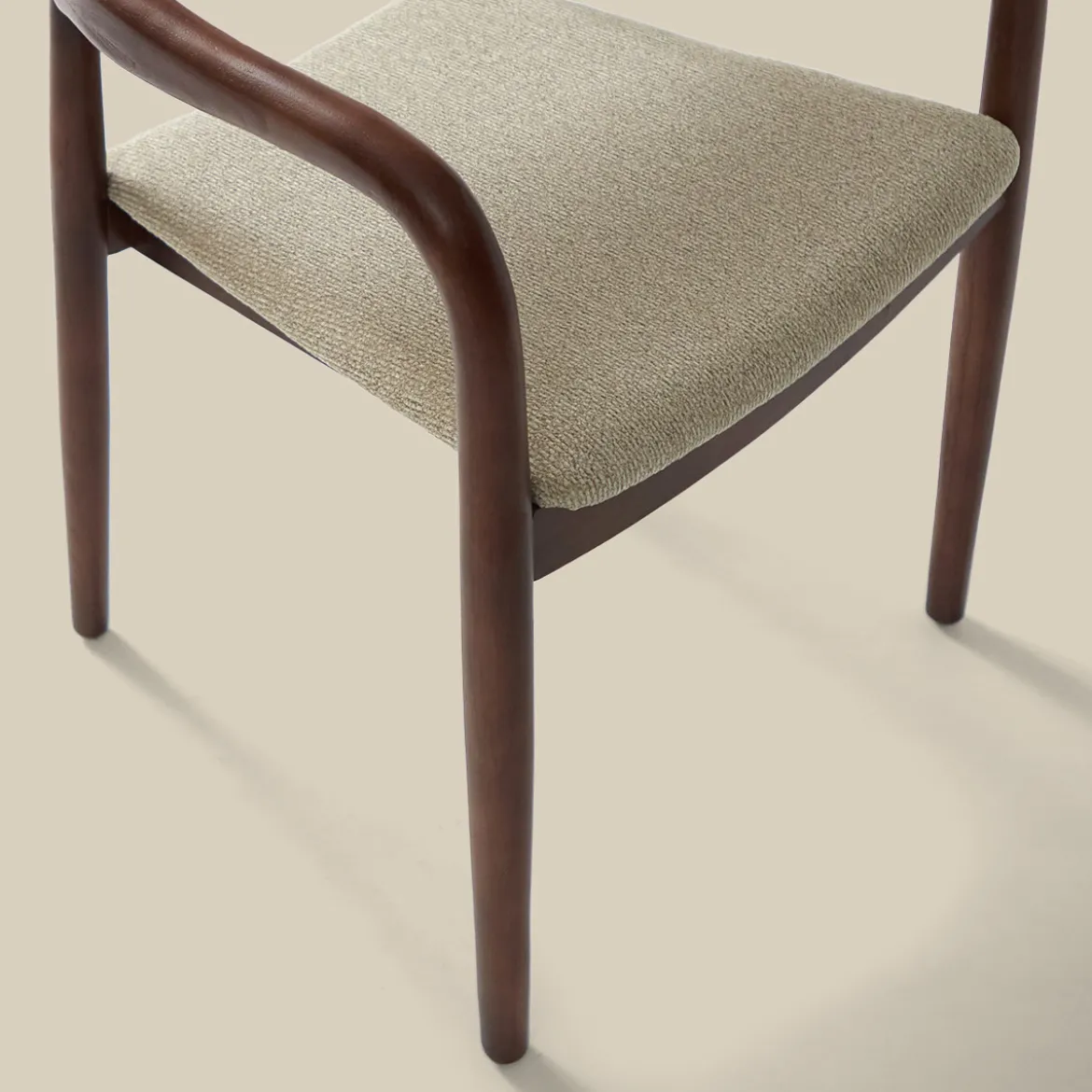 Eetkamerstoel walnoot hout met beige zitting - Bodio Sari