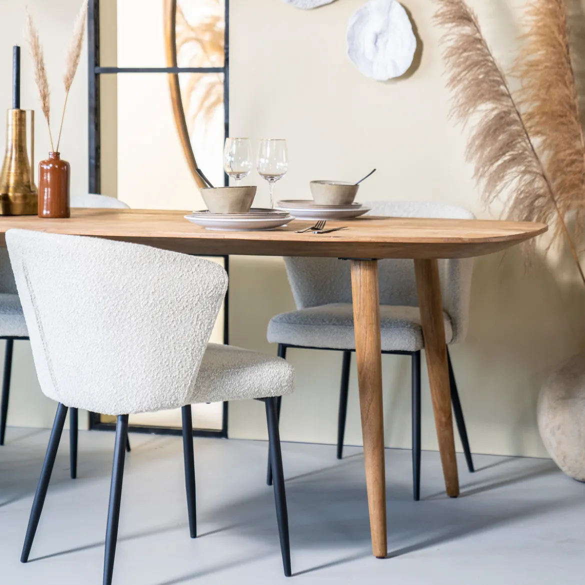 Eettafel teak met afgeronde hoeken - Eleonora Tabassum