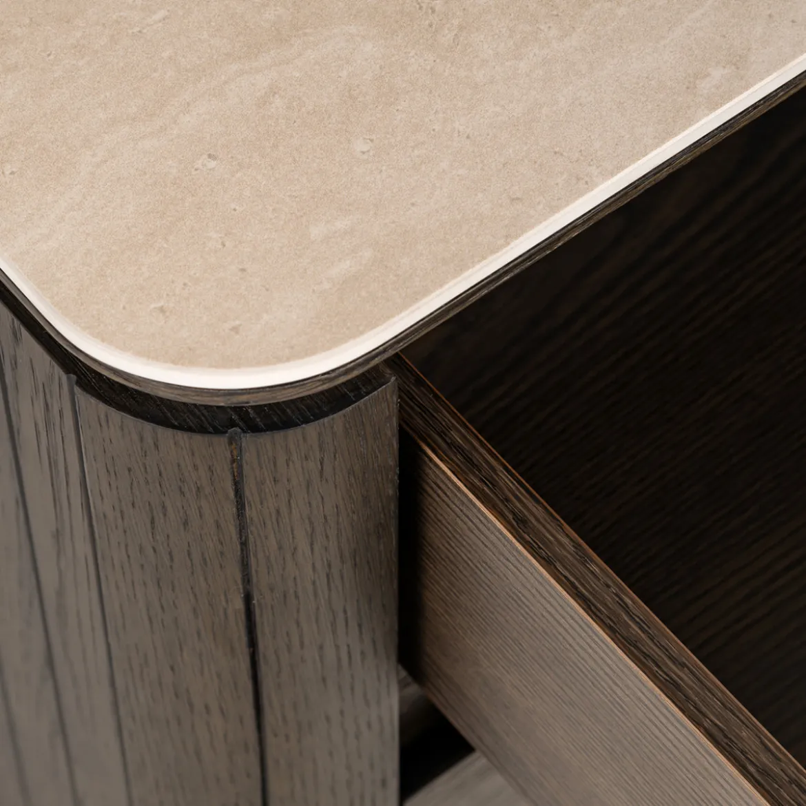 Eiken nachtkastje met travertine - Richmond Interiors Ritz