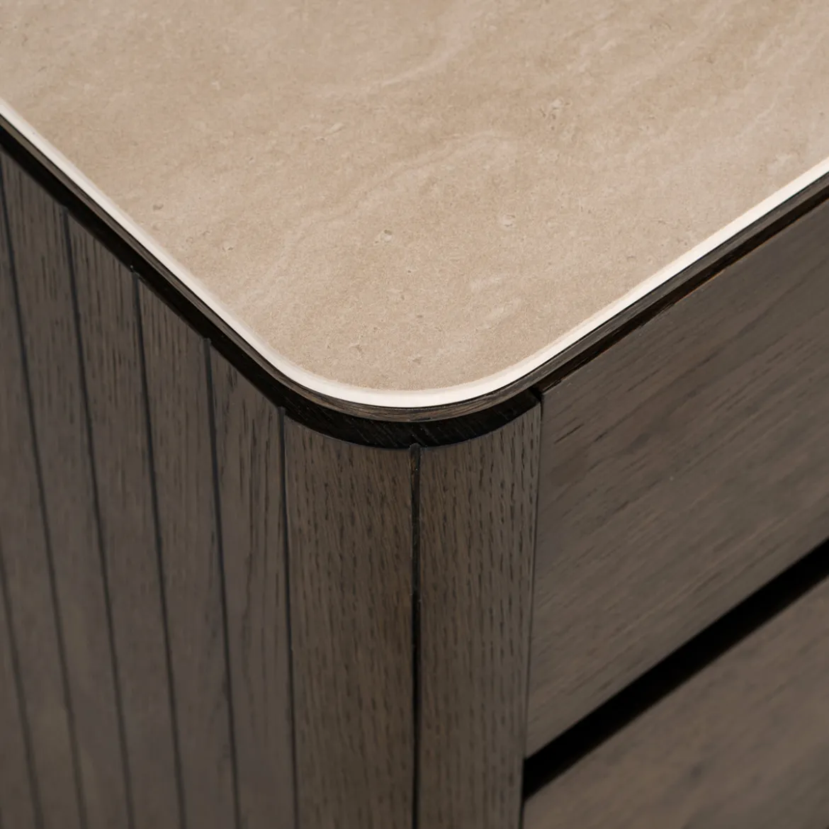 Eiken nachtkastje met travertine - Richmond Interiors Ritz