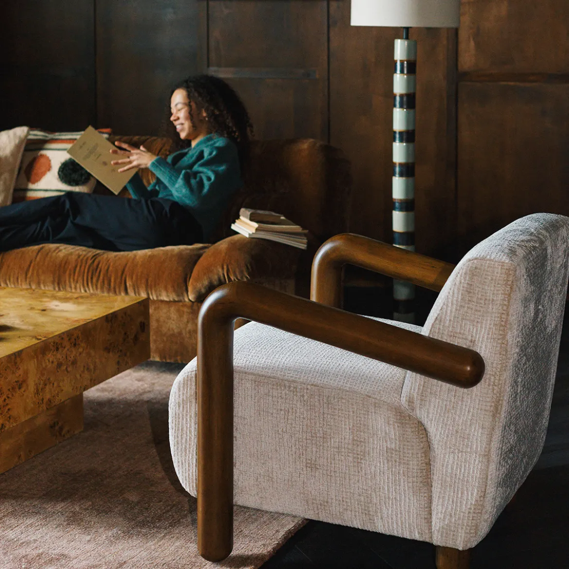 Fauteuil met houten armleuning - Dutchbone Robinson