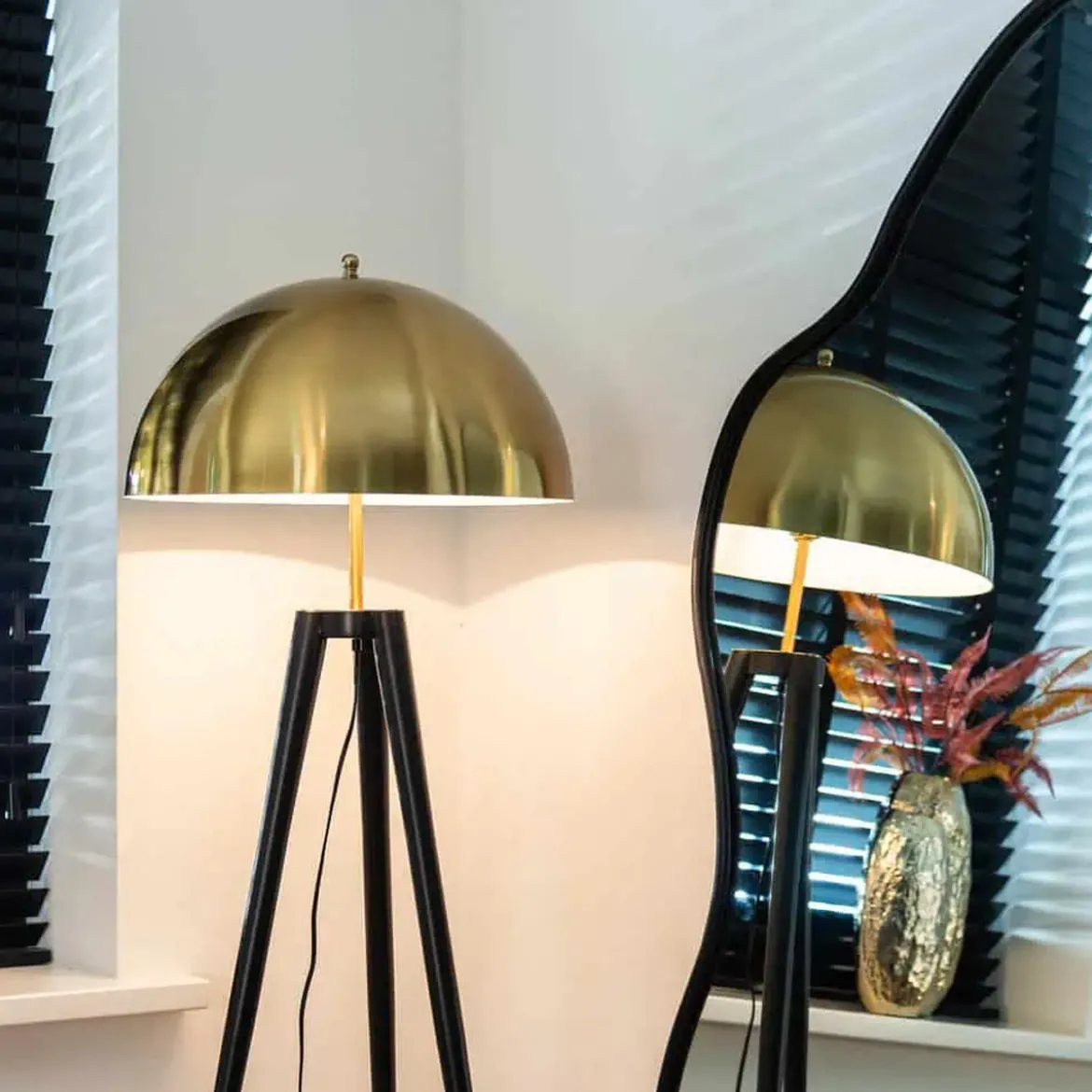 Gouden spiegel organische vorm - Richmond Interiors Alton