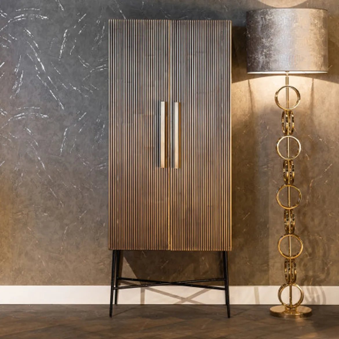 Gouden wandkast ribbelmotief - Richmond Interiors Ironville
