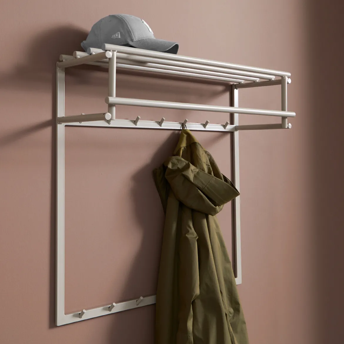 Grote kapstok beige met hoedenplank - Bodio Buis