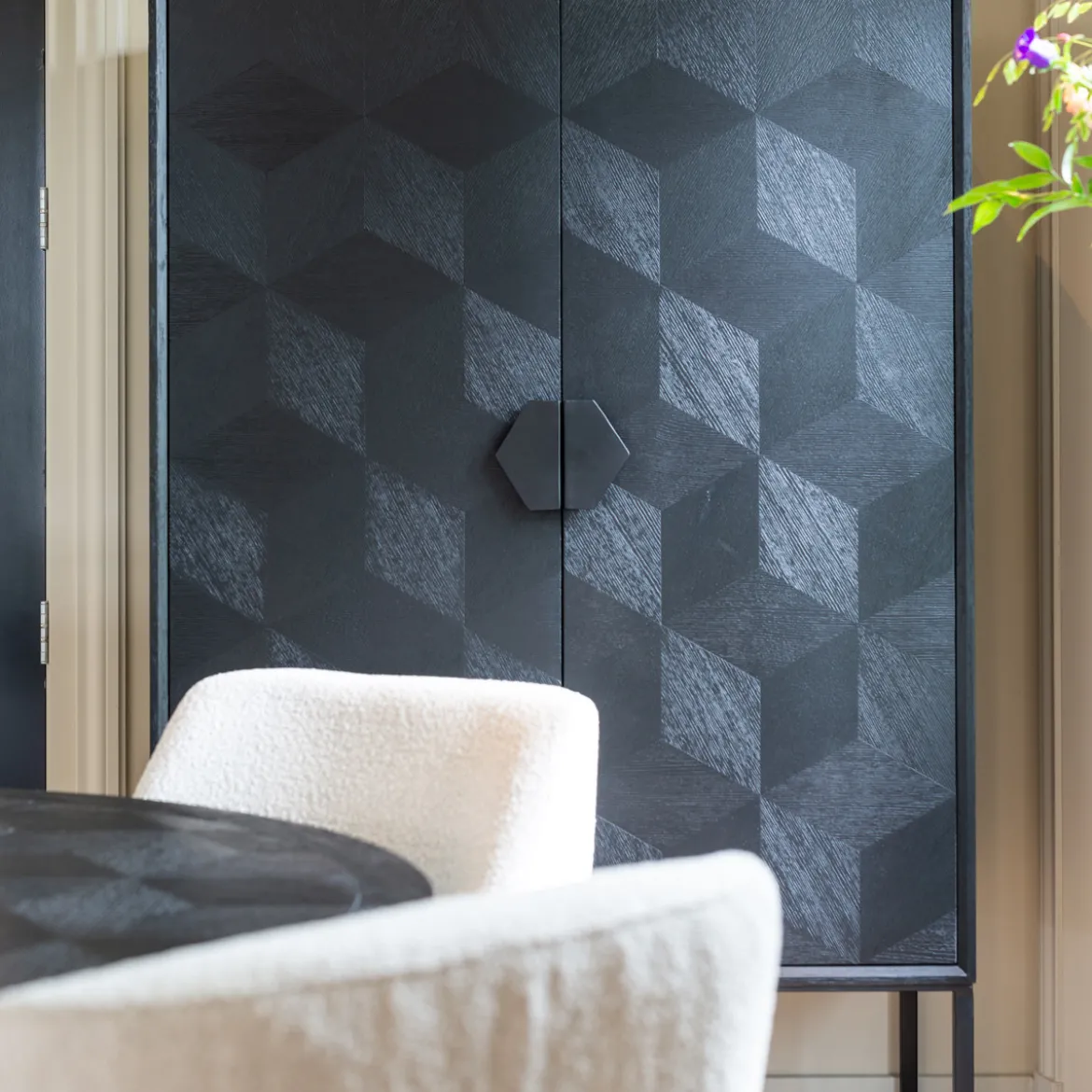 Grote kast zwart hout - Richmond Interiors Blax