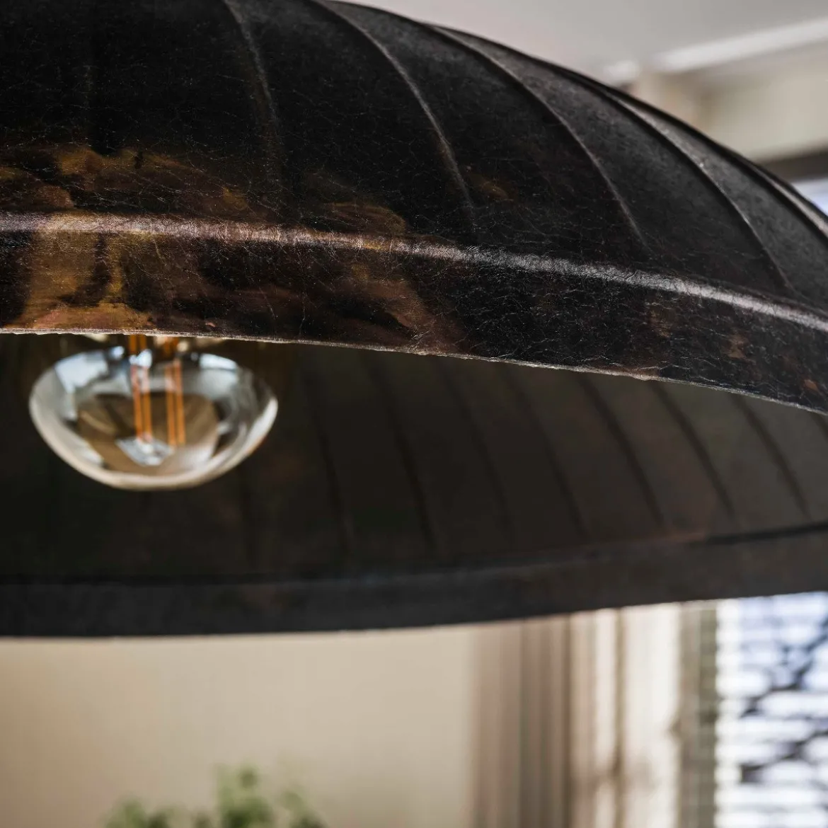 Hanglamp met brede halfronde kap - Santa Guard