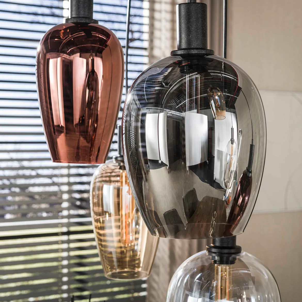 Hanglamp met gekleurde glazen kappen - Santa Amfora