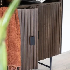 Houten boekenkast met latjes - Eleonora Remi