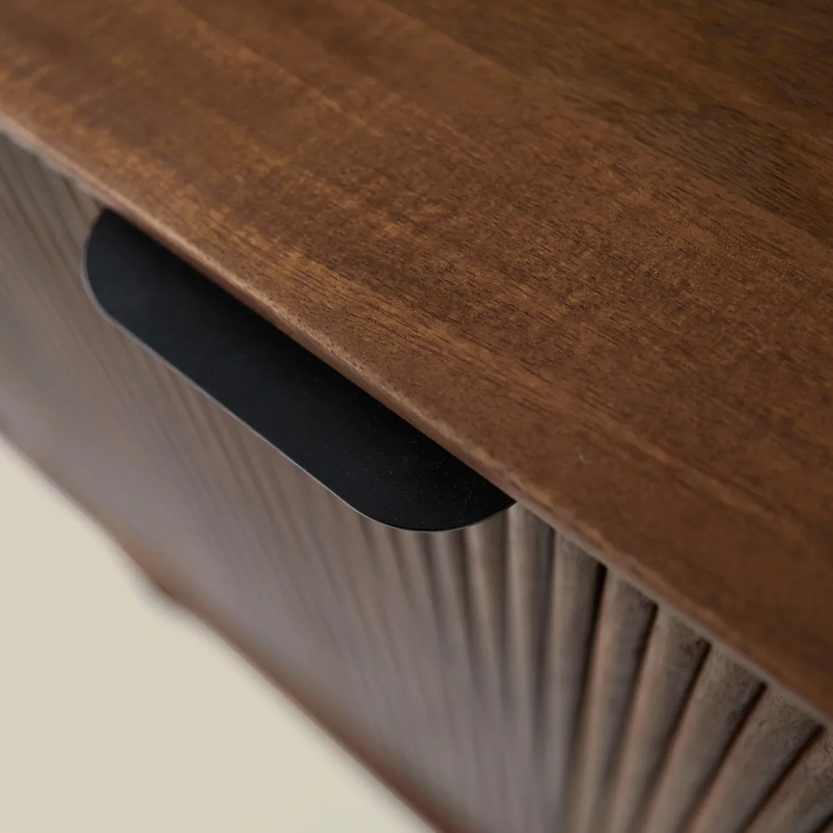 Houten dressoir met ribbel deuren - Bodio Clark