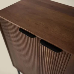 Houten kastje met twee deuren - Bodio Clark