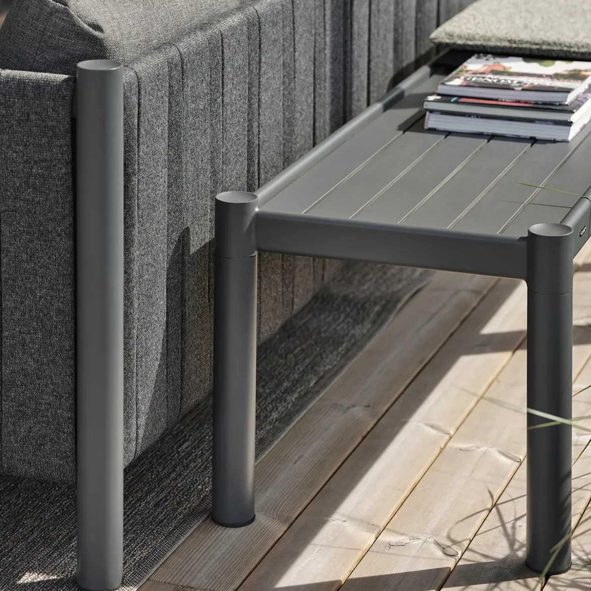 Luxe tuinbank gestoffeerd aluminium - Brafab Brad