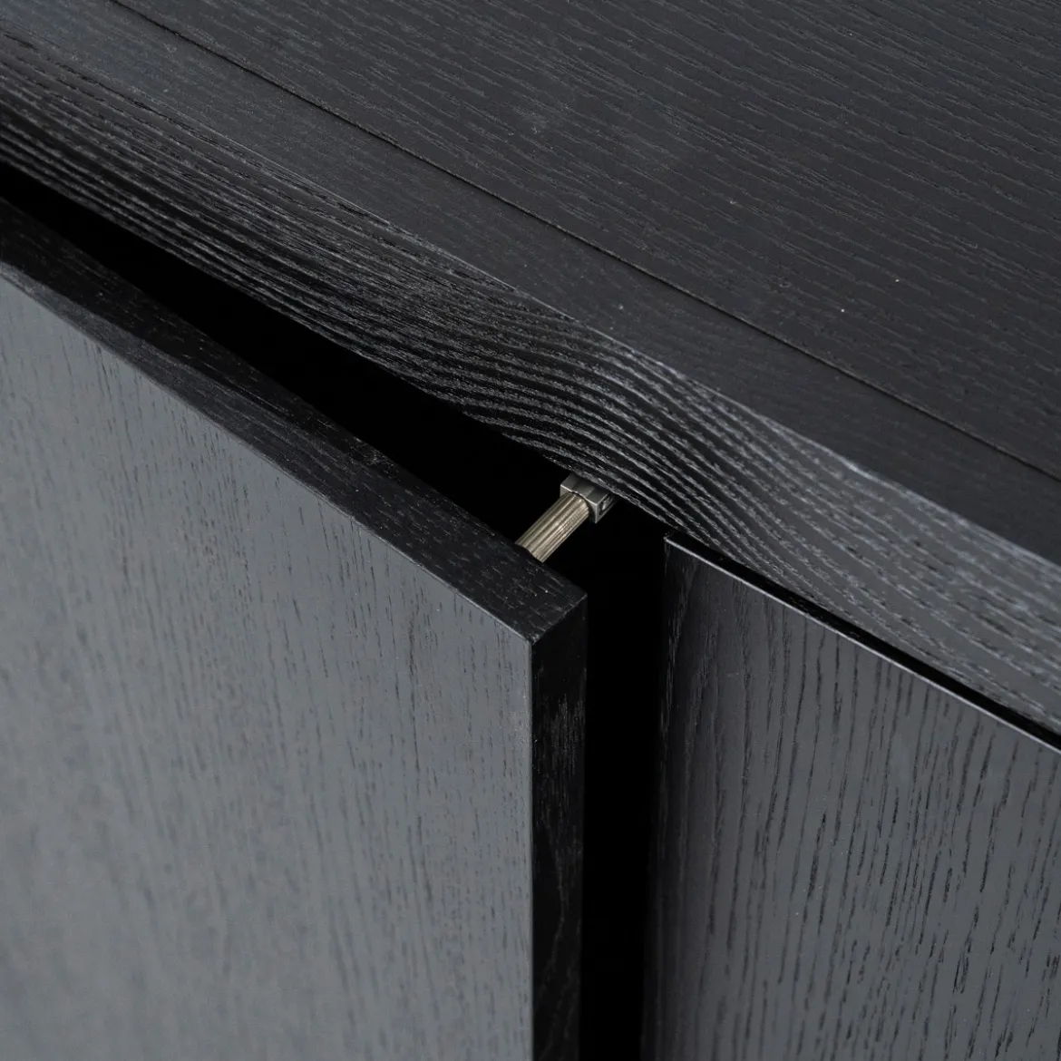 Modern dressoir zwart hout - Eleonora Helsinki