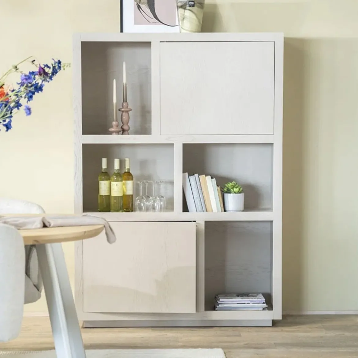 Moderne kast van taupe eiken - Eleonora Helsinki