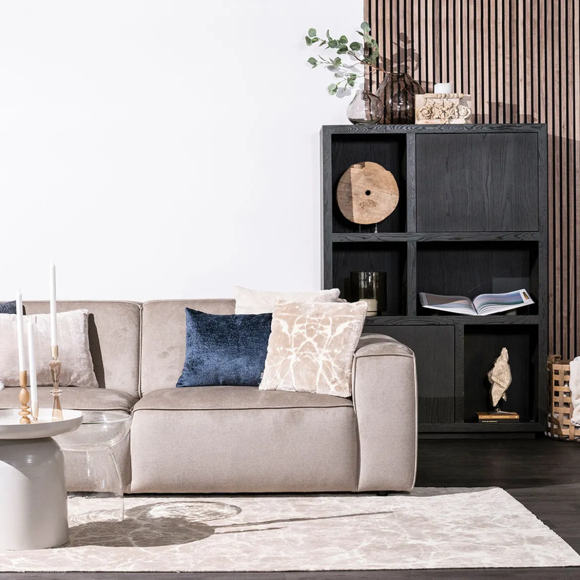 Moderne kast van zwart eiken - Eleonora Helsinki