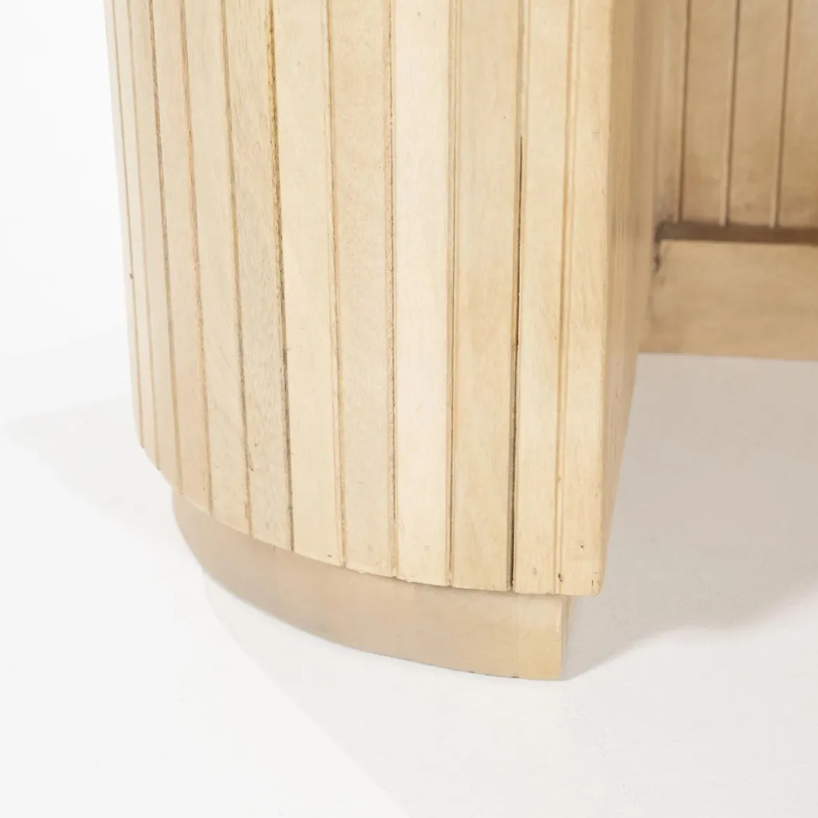 Organisch bureau marmer met ribbel hout - Eleonora Kira