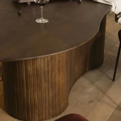Organische vorm eettafel donkerbruin - Eleonora Jordy