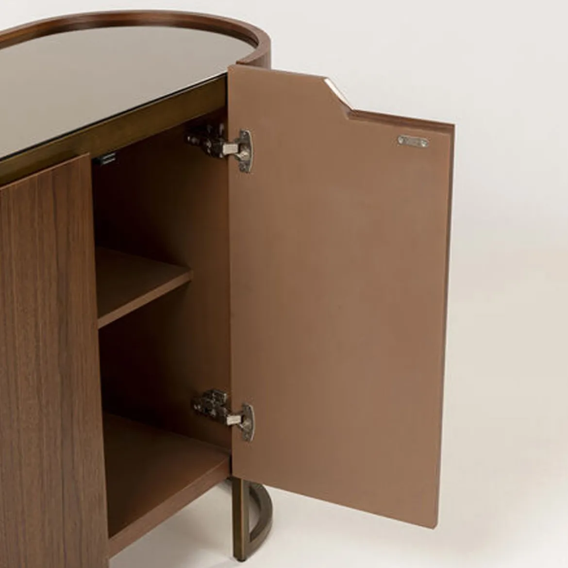 Ovaal dressoir walnoot en messing - Kare Design Giorgio