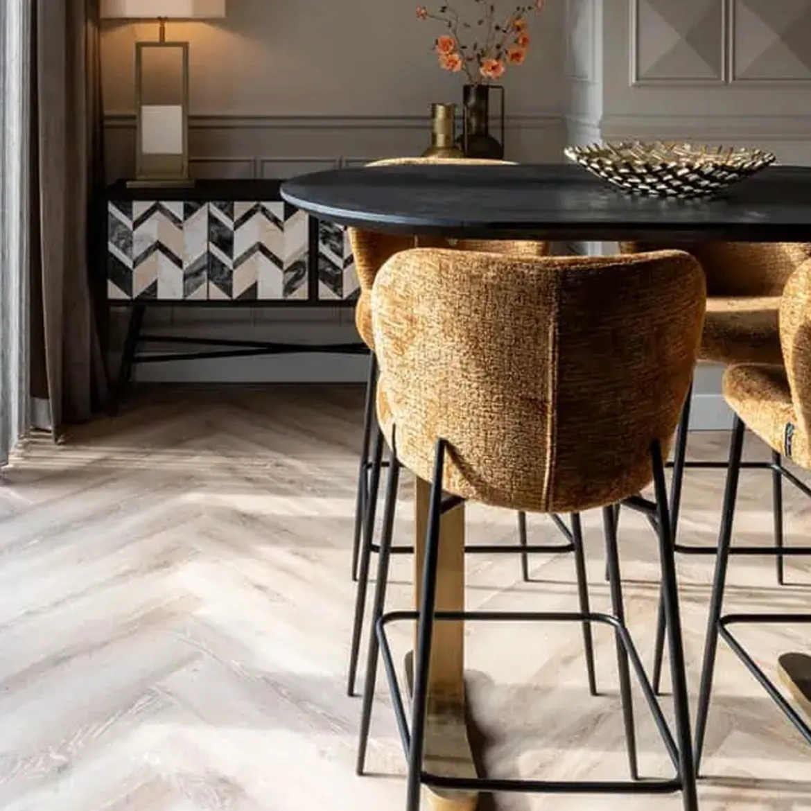 Ovale bartafel zwart en antiek messing - Richmond Interiors Revelin