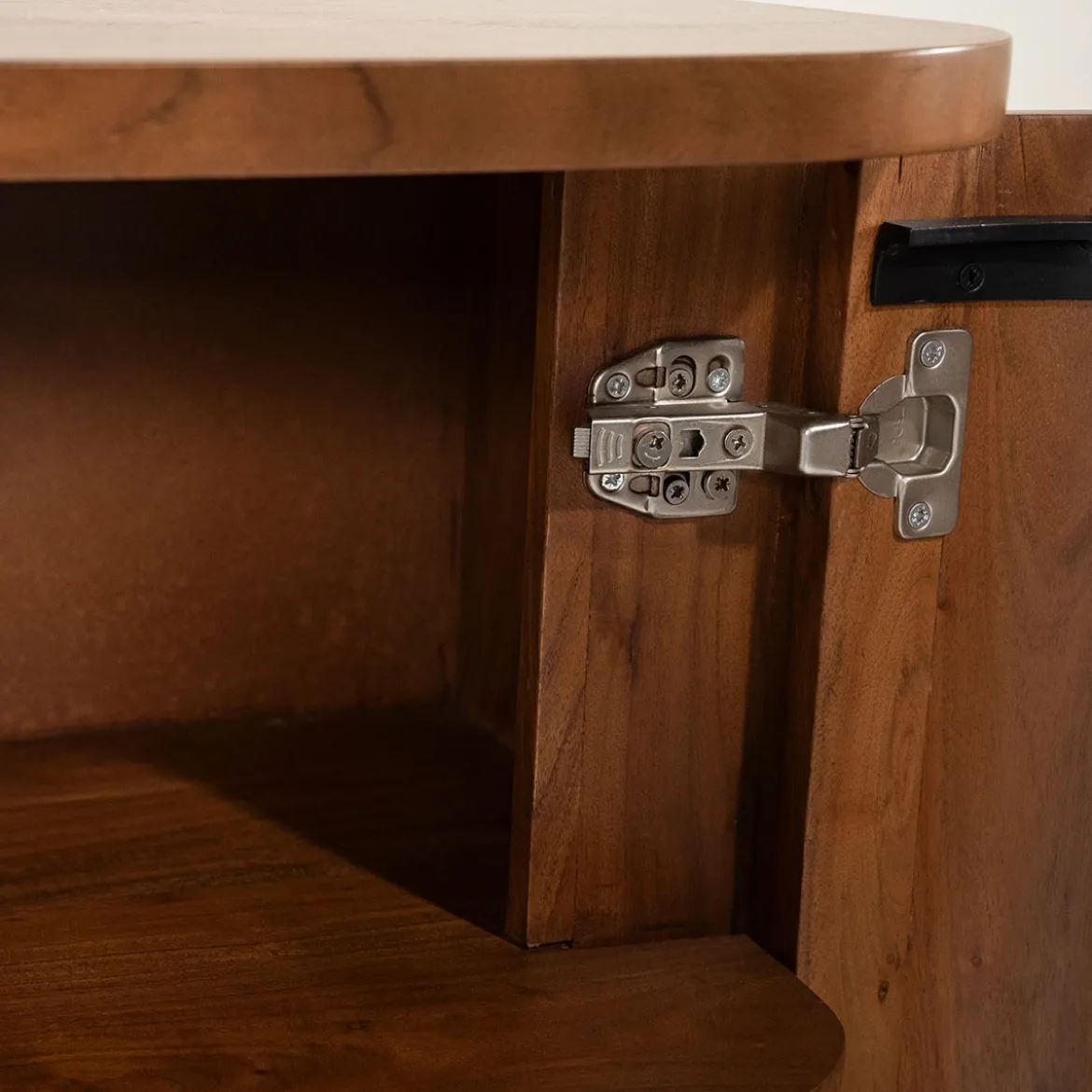 Retro dressoir met ronde hoeken - Eleonora Julian