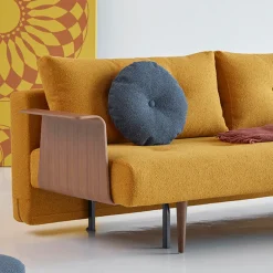 Retro slaapbank met walnoot arm - Innovation Living Recast
