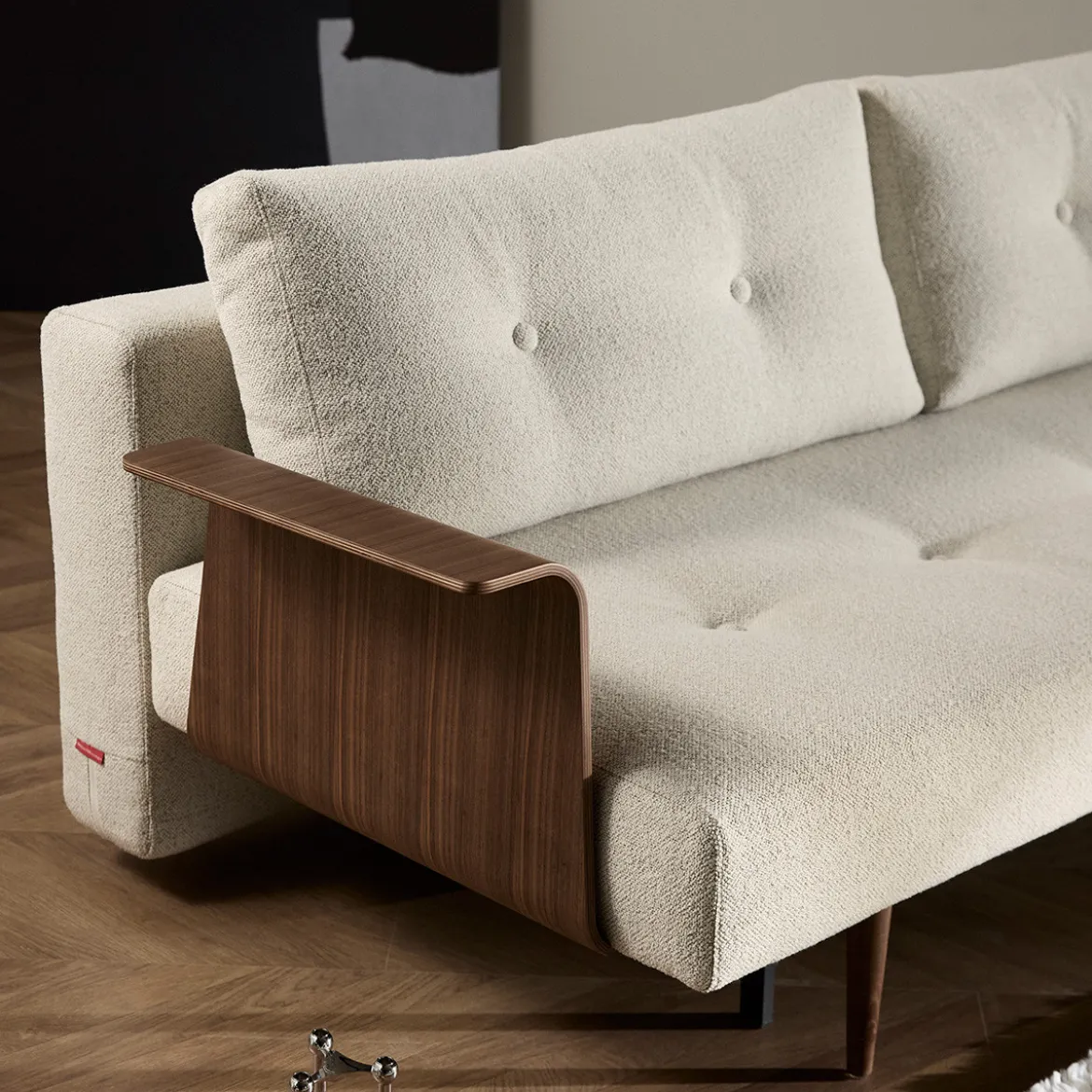 Retro slaapbank met walnoot arm - Innovation Living Recast