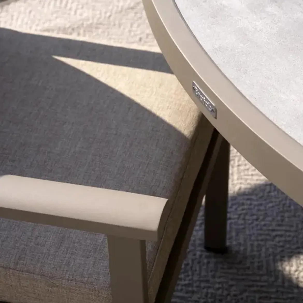 Ronde tuintafel betonlook - Brafab Samvaro