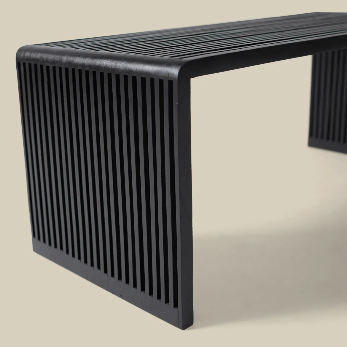 Salontafel zwarte latjes teak - Bodio Teak Slats
