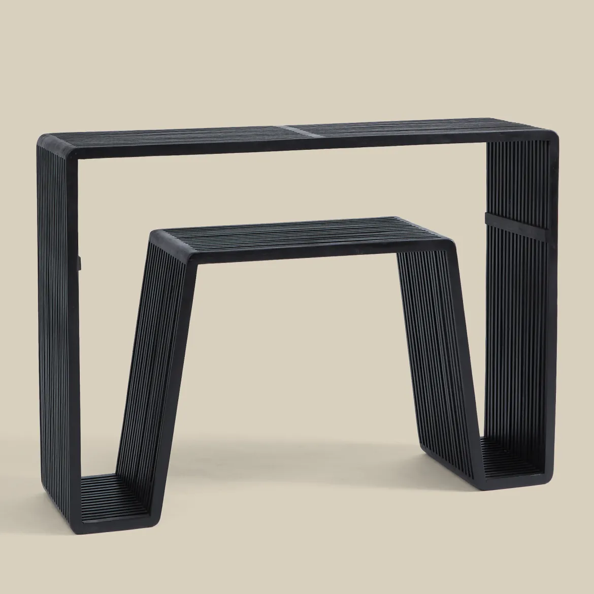Sidetable van zwarte latjes - Bodio Teak Slats