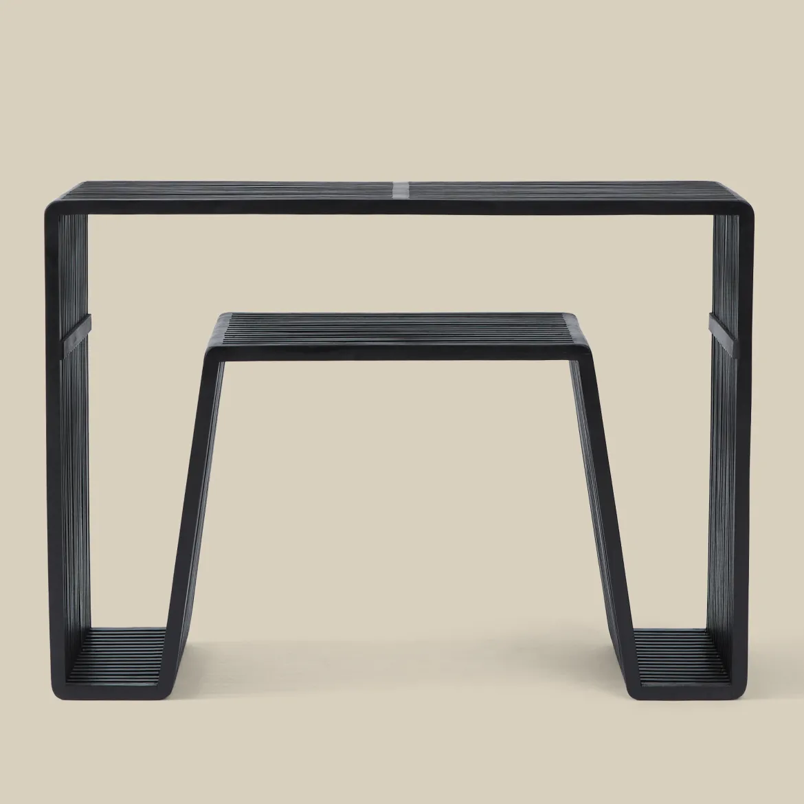 Sidetable van zwarte latjes - Bodio Teak Slats