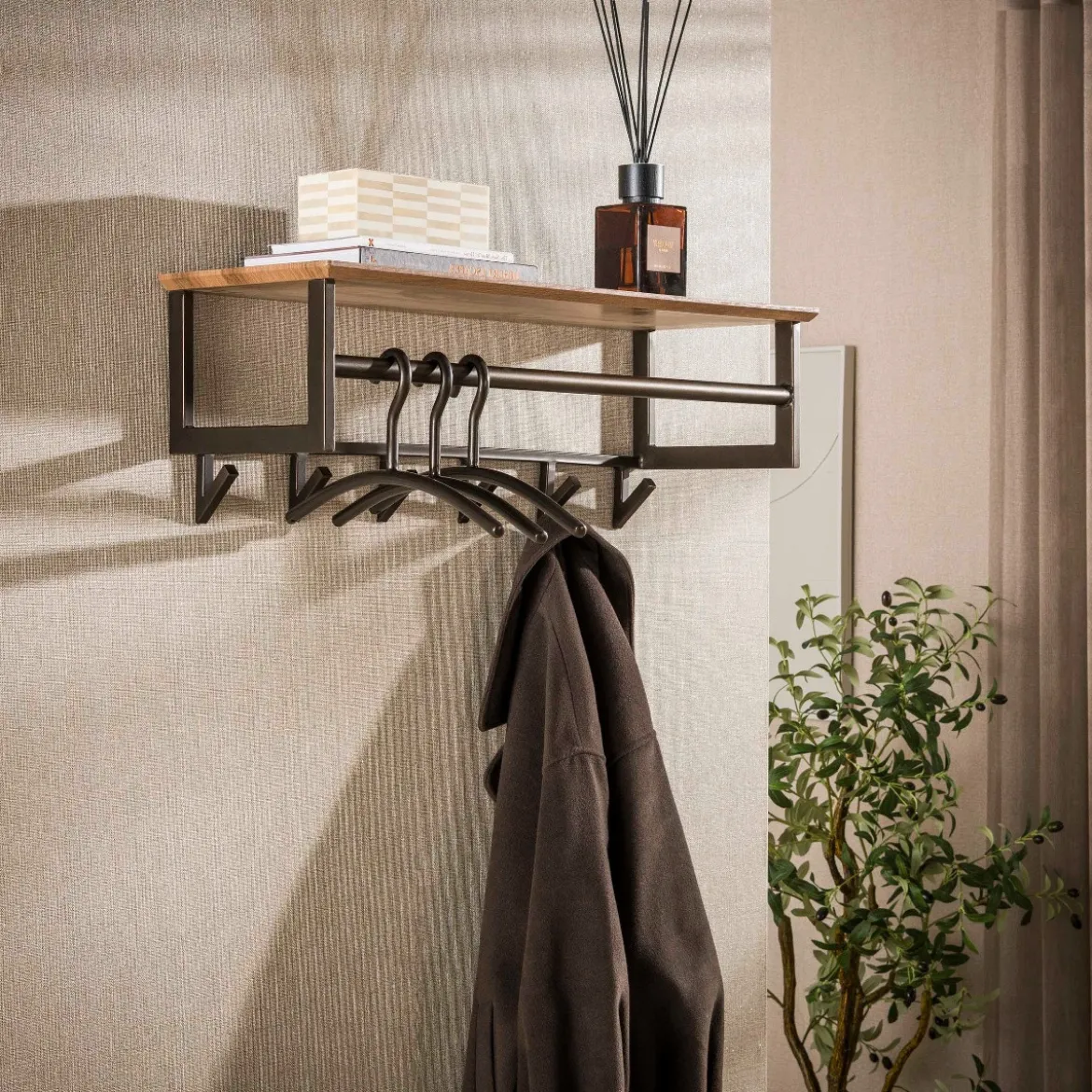 Stalen kapstok met eikenhoutlook plank - Santa Bruno