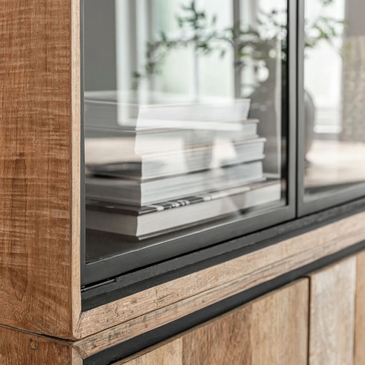 Teak buffetkast met zwarte binnenkant 140 cm - DTP Home Metropole