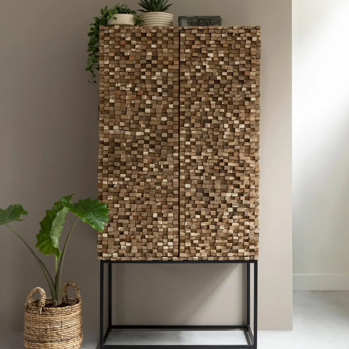 Teak kast met latjes mozaiek - Must Living Sticks