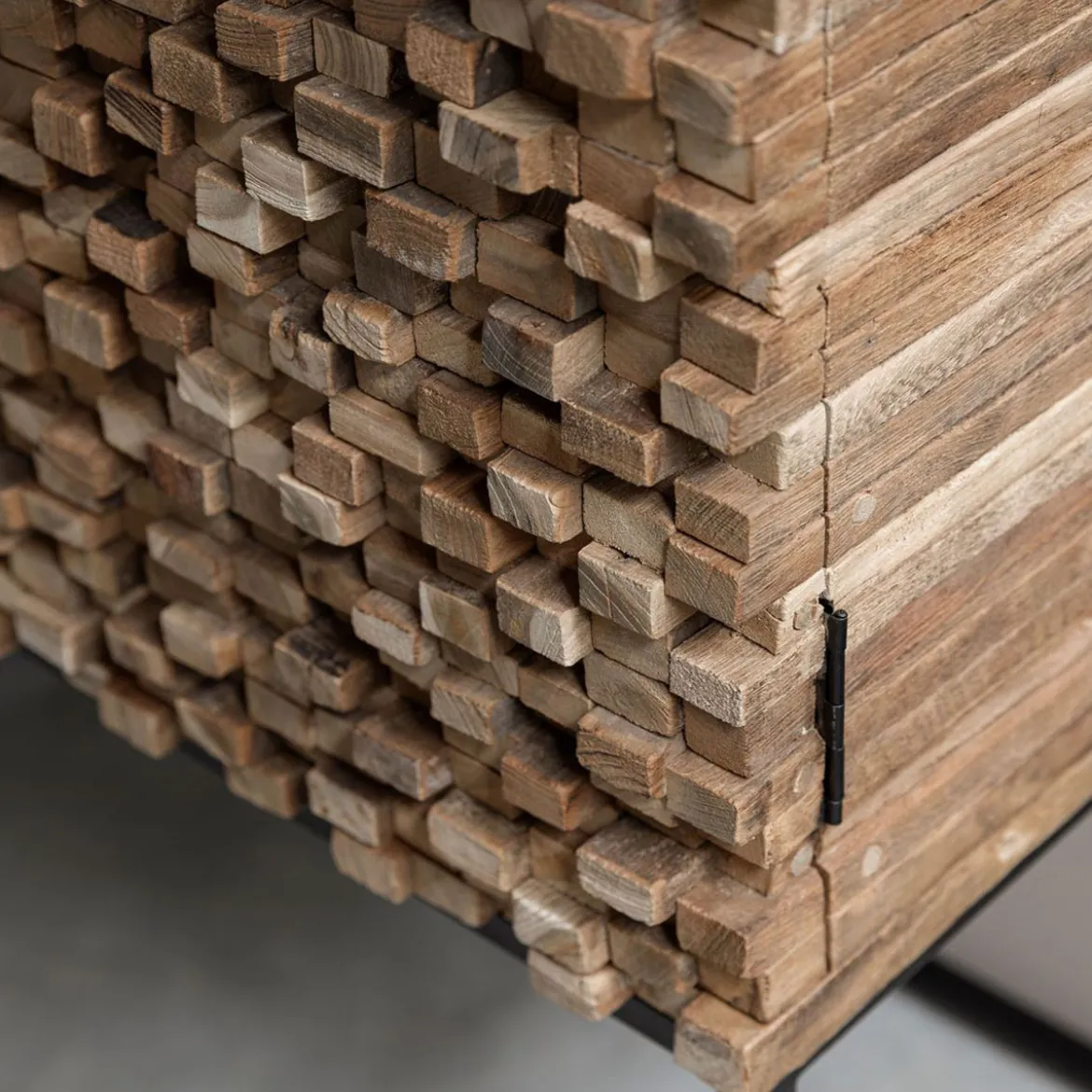 Teak kast met latjes mozaiek - Must Living Sticks
