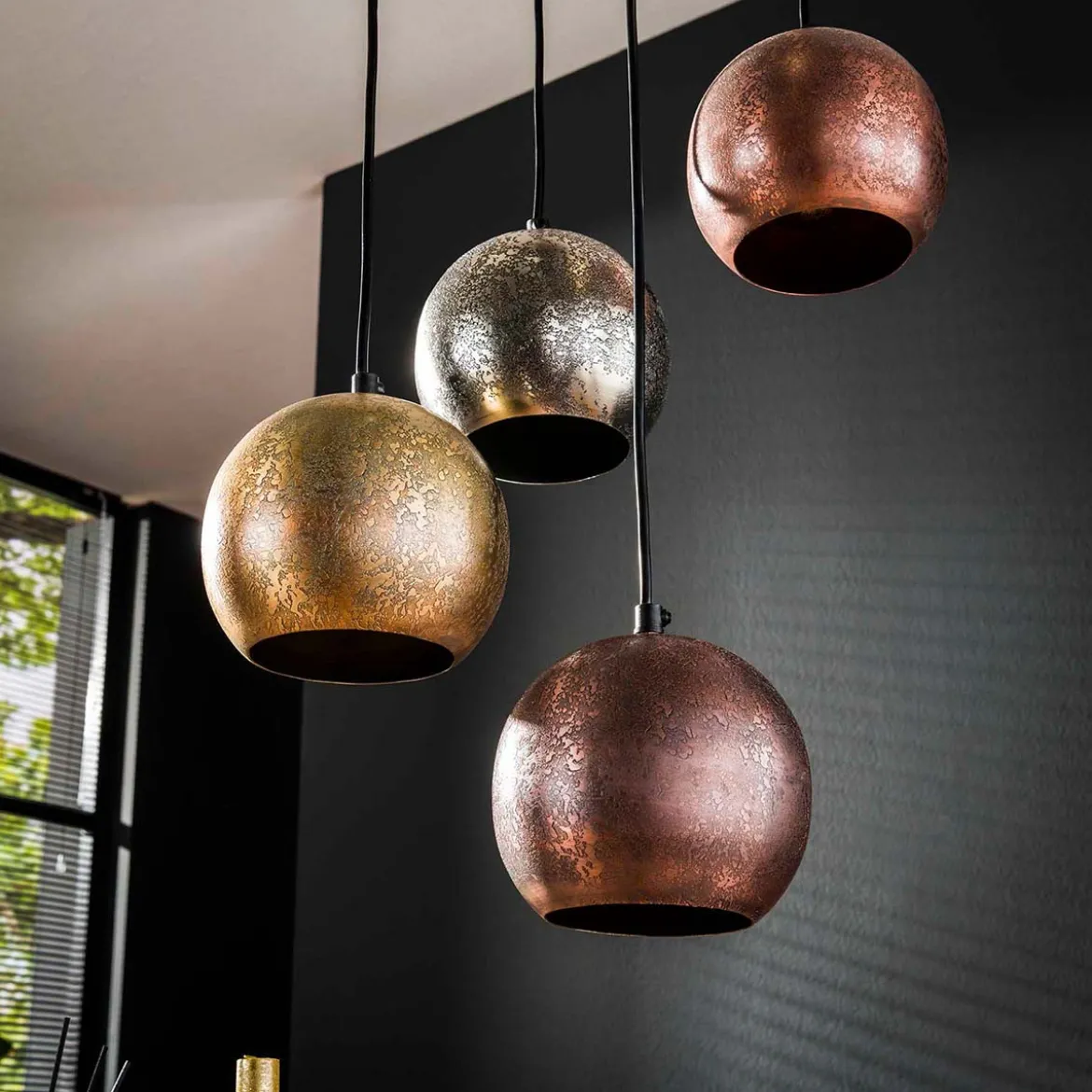 Trapse hanglamp metalen bollen - Santa Josh