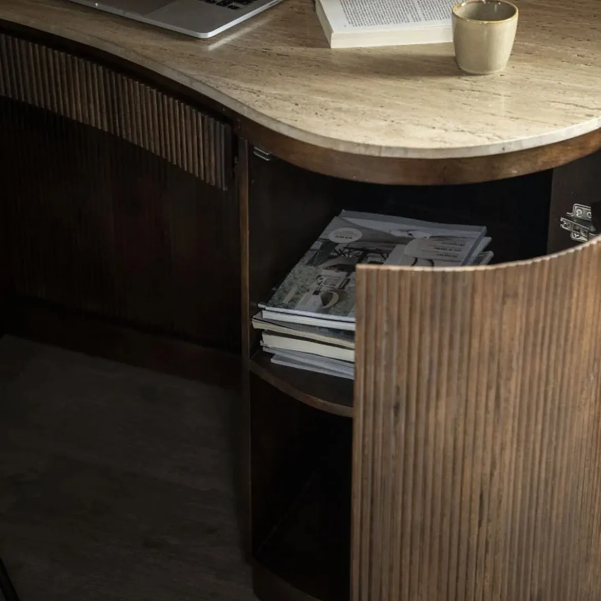 Travertin bureau met ribbel hout - Eleonora Mari