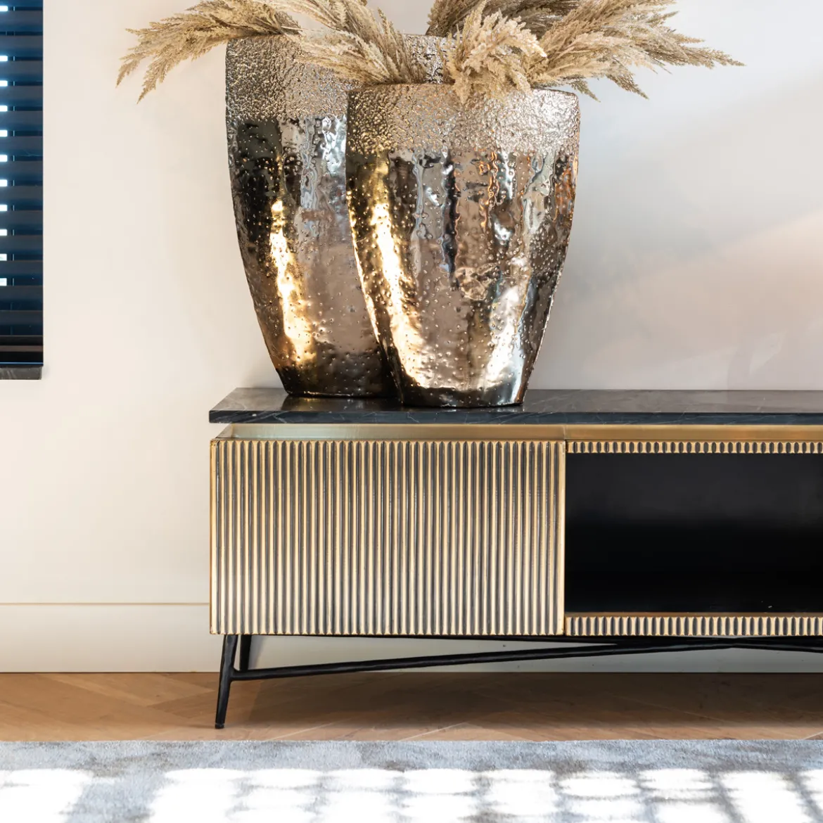 Tv-meubel messing en marmer - Richmond Interiors Ironville
