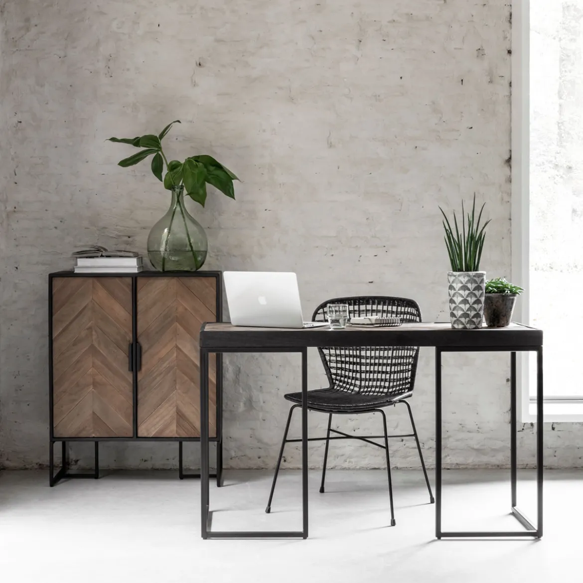 Visgraat bureau met zwart teak - DTP Home Criss Cross