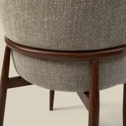 Walnoot eetkamerstoel met ronde rug beige - Bodio Maeve