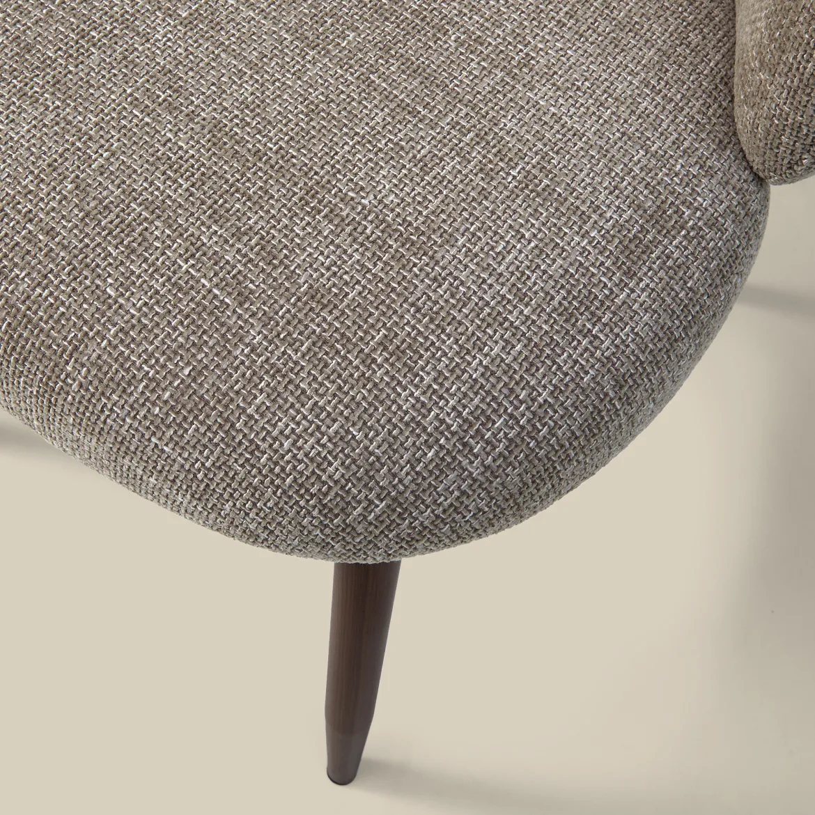 Walnoot eetkamerstoel met ronde rug beige - Bodio Maeve