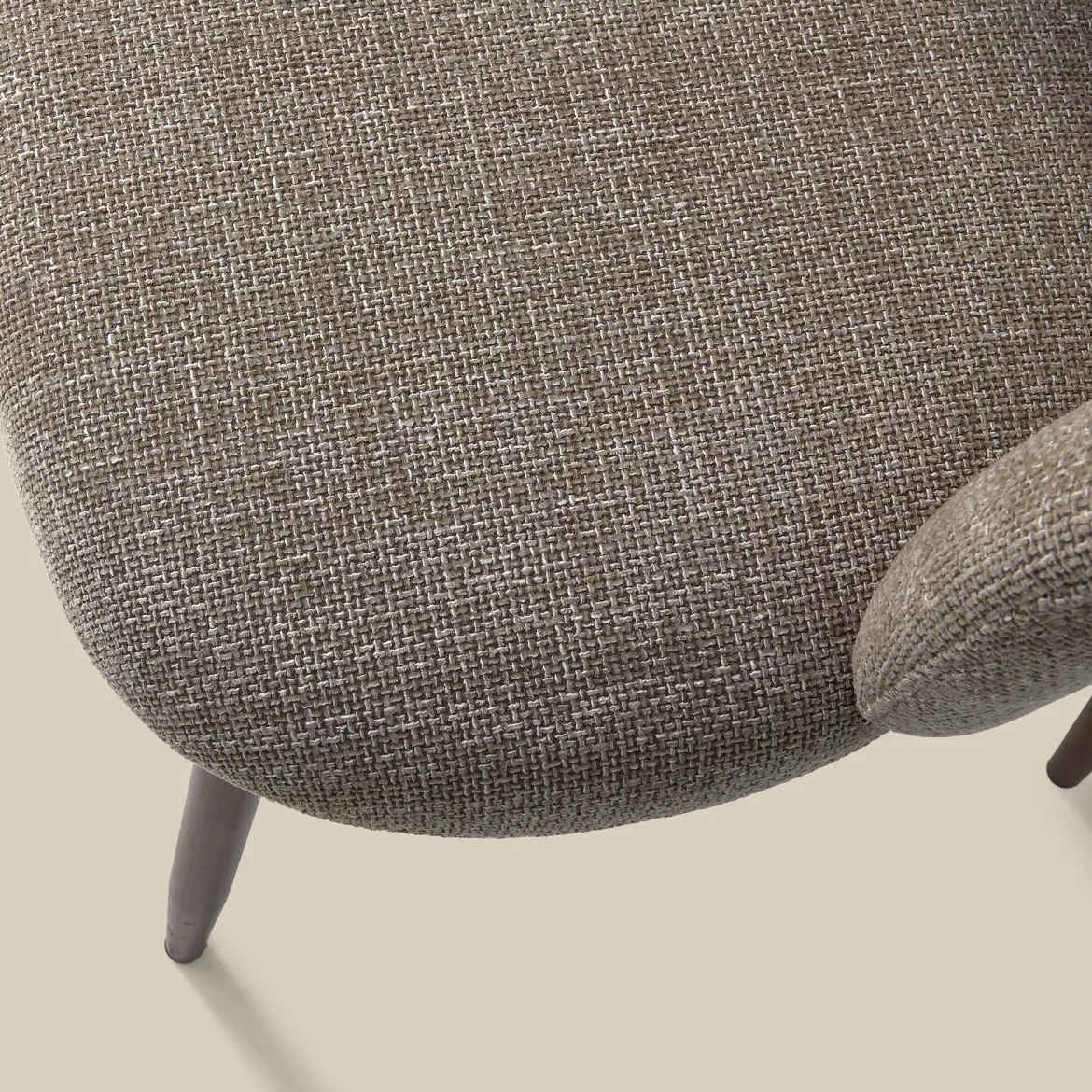 Walnoot eetkamerstoel met ronde rug beige - Bodio Maeve
