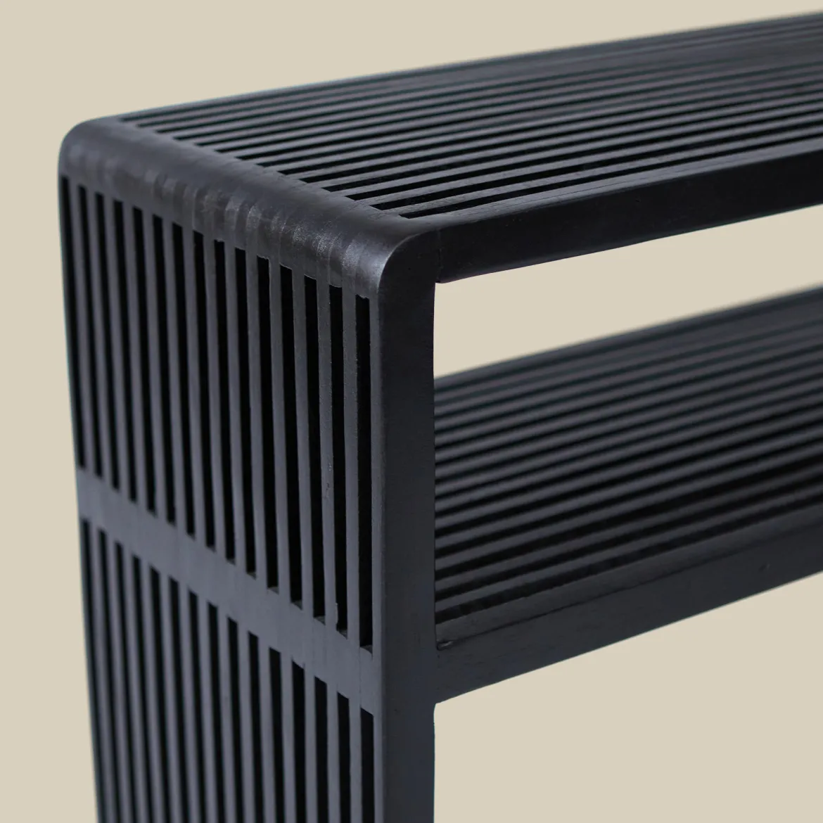 Wandtafel zwarte teak latjes - Bodio Teak Slats