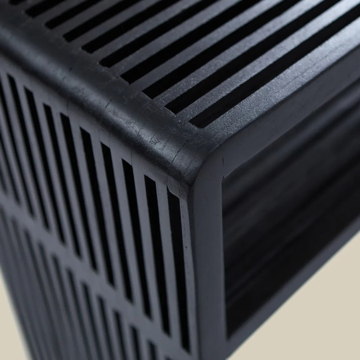 Wandtafel zwarte teak latjes - Bodio Teak Slats