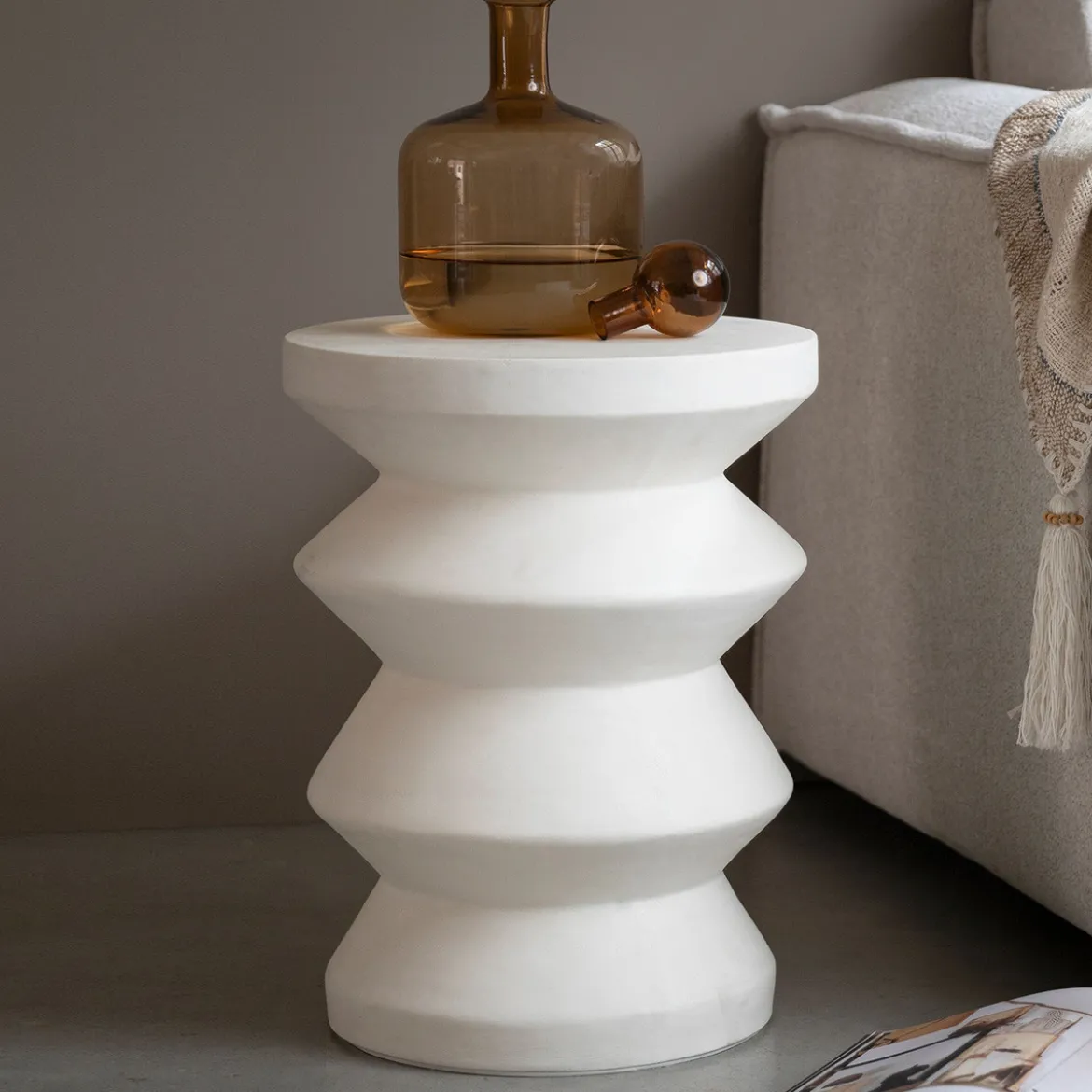 Witte bijzettafel betonvezel - Must Living Zig Zag