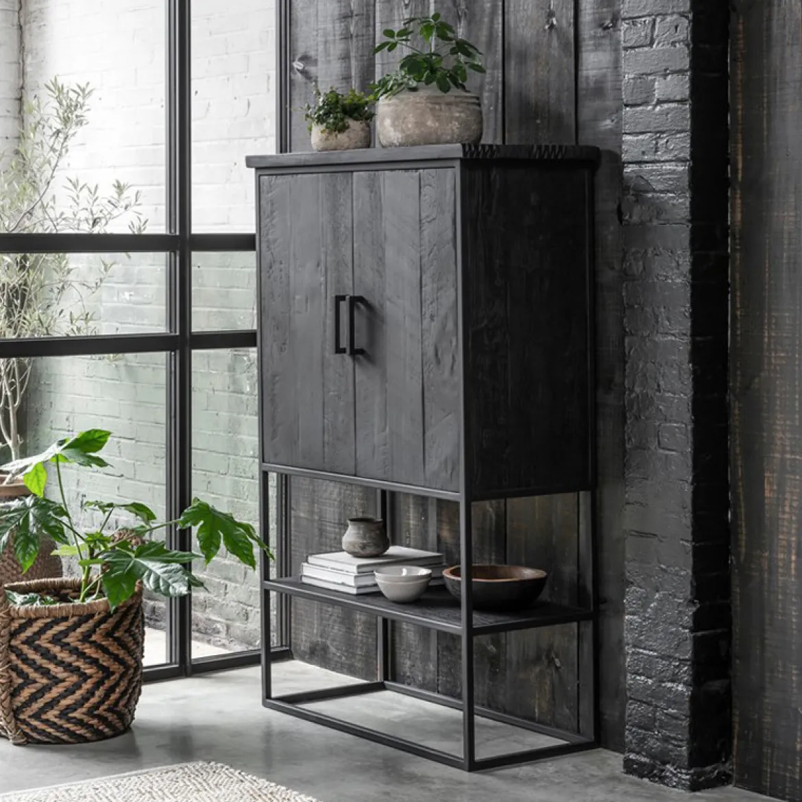 Zwarte bergkast teak Small - DTP Home Timeless Black Beam