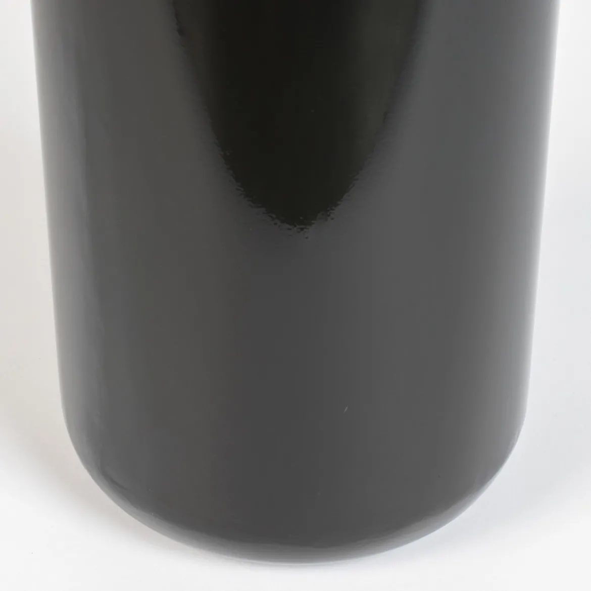 Zwarte design bijzettafel - Zuiver Shiny Bomb