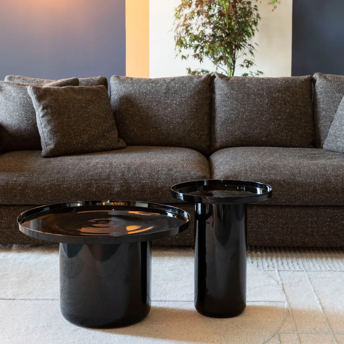 Zwarte design bijzettafel - Zuiver Shiny Bomb